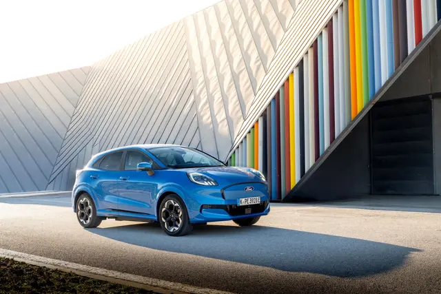 Hände weg vom Lenkrad: Der vollelektrische Ford Puma Gen-E ist ab dem Jahrgang 2026 mit BlueCruise erhältlich, Startpreis über Finanzierung sind 24.590 Euro. | Foto: Ford