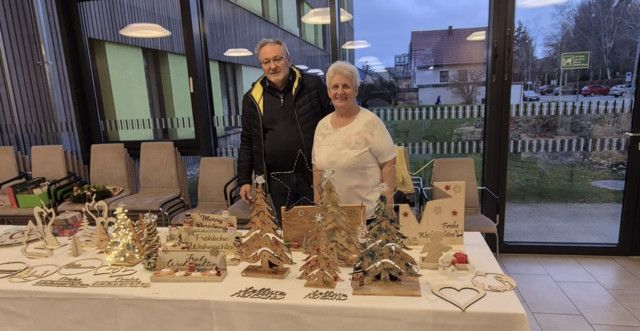 Kunsthandwerk, liebevoll gestaltete Dekorationen und selbstgemachte Köstlichkeiten luden Besucher zum Verweilen ein. | Foto: Edi Poss