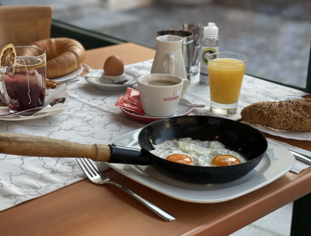 Frühstück im Gästehaus zur weißen Rose | Foto: Pichler
