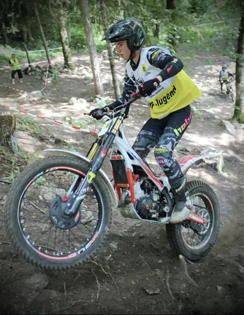 Ein Tiroler sorgt im österreichischen Trialsport für Furore: Marius Spiegel aus Pfaffenhofen holt in seiner ersten Saison in der zweithöchsten Klasse sensationell den Vize-Staatsmeistertitel – und übertrifft damit alle Erwartungen. | Foto: Spiegel