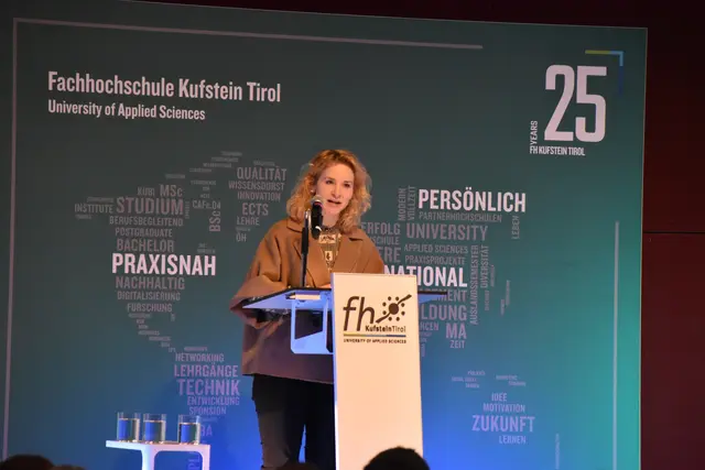 Bundesministerin Eva-Maria Holzleitner war ebenfalls nach Kufstein gekommen. | Foto: Barbara Fluckinger