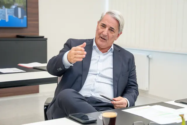 Für Nevivry (SPÖ) ist im öffentlichen Verkehr die Straßenbahnlinie 25 die nächste Herausforderung. Die Planungen sind schon im Gange. | Foto: Valentina Marinelić/MeinBezirk