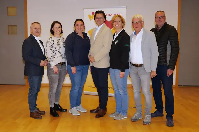 Vize-Bgm. Eduard Sanda, Karin Baumgartner, Karola Wastl, Bgm. Bernhard Heinl, Eva Riedmayer, Hubert Sumetzberger, Josef Leckel | Foto: Marktgemeinde Michelhausen