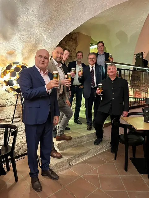 Kurt Krottendorfer (KMB), FLorian Bayreder (KMB) Andreas Kühtreiber, Martin Mayer (KMB9 Thomas Stenitzer, Andreas Geritzer (Riedeldruck) und Hermann Kühtreiber.  | Foto: Hubertus