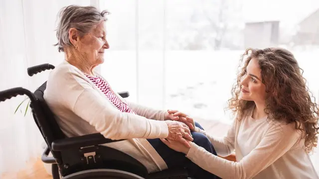 MedHome24 unterstützt Familien bei der rechtssicheren Organisation einer 24-Stunden-Betreuung in Österreich: Anmeldung, Verträge, Pflegeplanung, Wundmanagement und Förderberatung für Wien, Niederösterreich und Burgenland.  | Foto: MedHome24