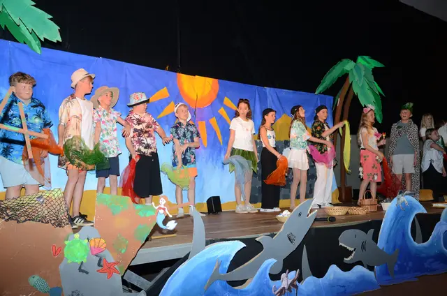 Karibik-Feeling in Stallhofen. Die Musikmittelschule glänzte bei "Emelie voll abgehoben". | Foto: Ursula Moritz