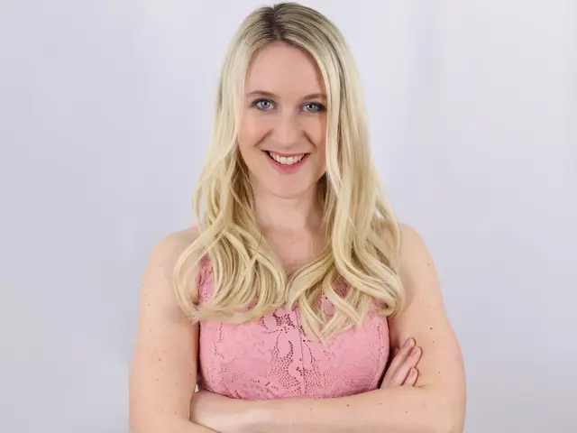 Jasmin Egger hat den großen Schritt gewagt und vergangenen Sommer ihre erste Single veröffentlicht. Nun lässt die Trofaiacherin mit weihnachtlichen Klängen aufhorchen. | Foto: EZ Management