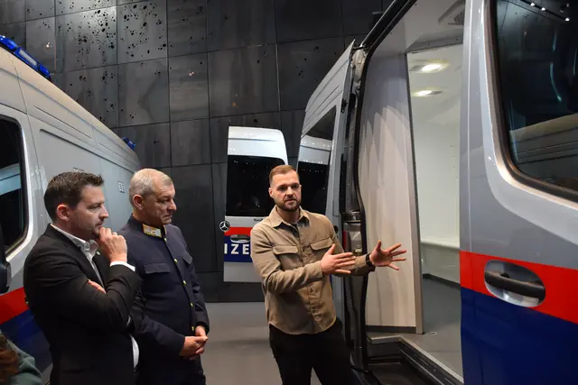 Die Funktionsweise des Fahrzeugs wurde genau erklärt.  | Foto: Haun