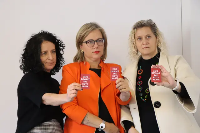 Margreth Falkner, Beate Scheiber und Manuela Seeberger präsentieren die Kampagne. | Foto: Thomas Seelos