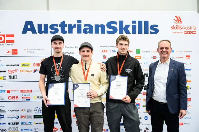 Paul Reisinger, Daniel Furthuber, Johannes Weber, Rudolf Öhlinger (v.li). | Foto: SkillsAustria/Max Slovencik/Florian Wieser