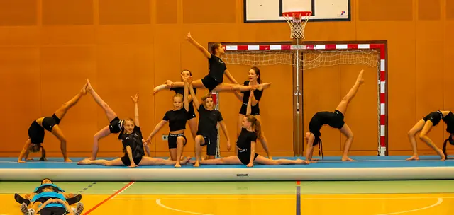 Die Schüler:innen aus dem Sportzweig zeigen, was sie draufhaben.  | Foto: Peuerbach Gymnasium