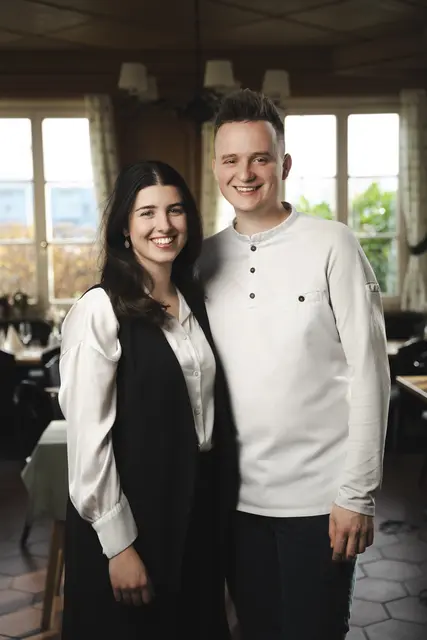 Hannah Sattlegger (Patisserie &amp; Büro) und Patrick Winkler (Küchenchef). | Foto: Kuglhof