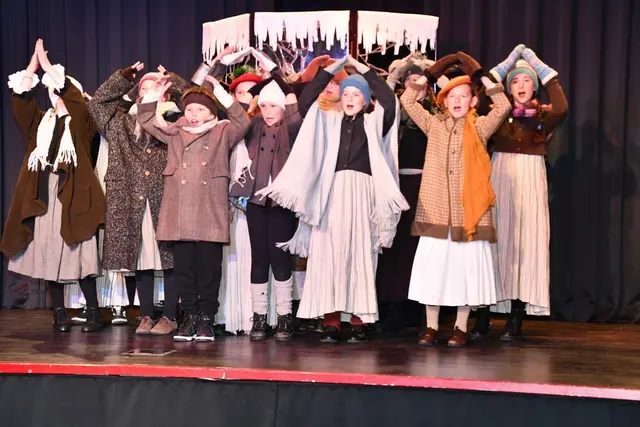 Eine Weihnachtsgeschichte gibt es am Wochenende wiederum im AK Saal Murau zu besuchen.  | Foto: Anita Galler