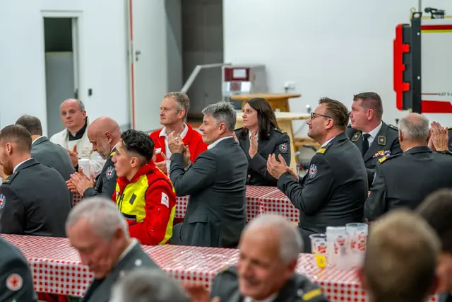 Die Gäste zeigten sich begeistert von der neuen Dienststelle. | Foto: Lucas Portenkirchner