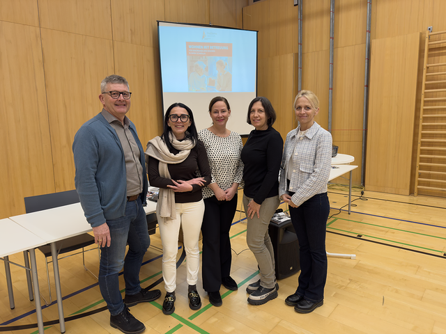 Alois Gerner, Hausleiter FraDomo Maria Schmolln, Deborah Neumüller, Geschäftsführerin FraDomo GmbH, Beate Michlbauer, Neue Heimat OÖ, Eva Korntner, Leiterin des Betreuungs- und Pflegedienstes FraDomo Maria Schmolln, und Elisabeth Wageneder-Enzesberger (Gemeinde Maria Schmolln). | Foto: Magdalena Wilhelm