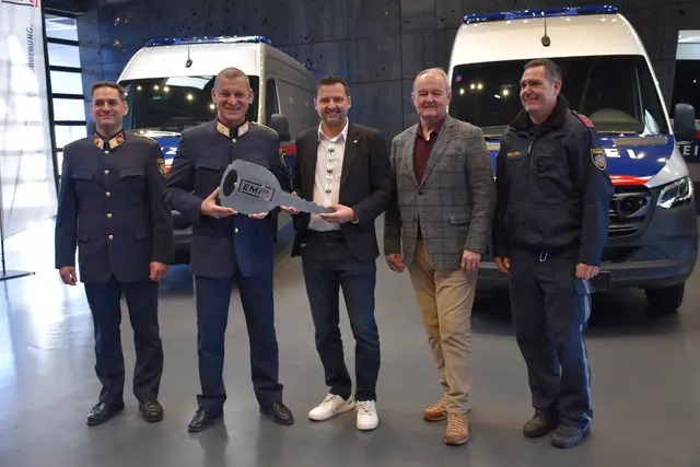 Das LPD freut sich über die neuen Fahrzeuge.  | Foto: Haun