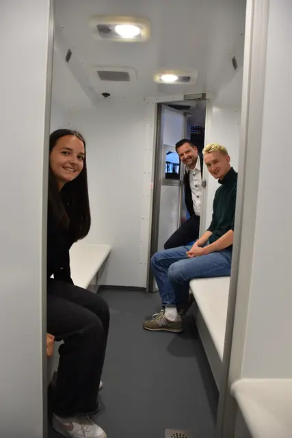 Arrest gibt's für all jene, die nicht folgsam sind.  | Foto: Haun