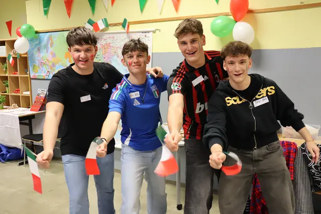 Der Sprachenschwerpunkt wurde kombiniert mit Flaggen und Dressen. | Foto: Gymnasium Köflach