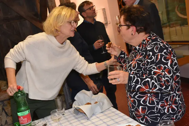 Eröffnet wurde im Heimathaus Stadtmuseum Perg die Ausstellung „Himmlische Boten - Engel begleiten durch die Zeit“.   | Foto: Robert Zinterhof
