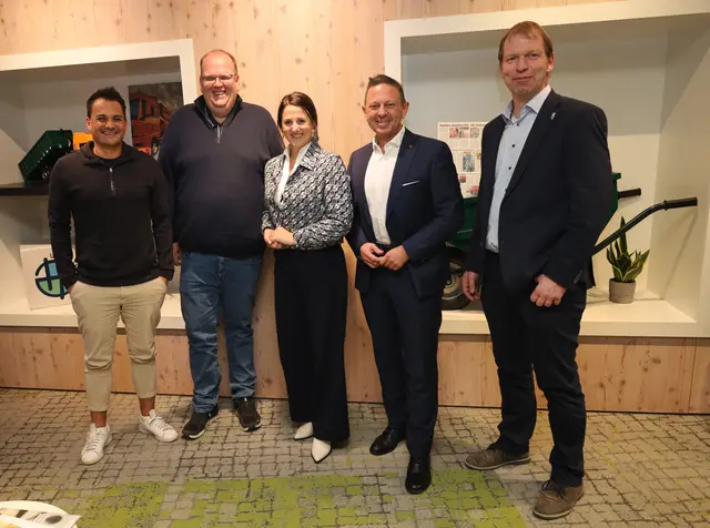 v.l.n.r. Thomas Höpperger, Stefan Höpperger, LR Astrid Mair, Andreas Glätzle, Gregor Prantl. | Foto: Höpperger Umweltschutz