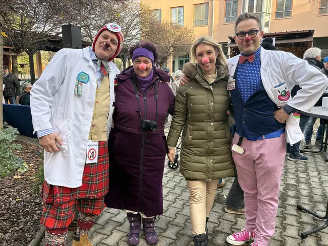 Mitarbeiterinnen des Seniorenzentrums gemeinsam mit den beiden CliniClowns | Foto: Stadtgemeinde Schwechat