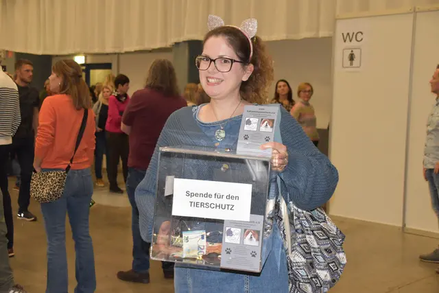 Es wurde auch für den guten Zweck - unter anderem für Lisis Katzenstammtisch e.V. - gesammelt. | Foto: Michael Strini