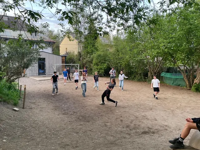 Beim zweiten Austausch fanden die Jugendlichen beim Fußballspielen in den Pausen zusammen. | Foto: Ursula Zwillink
