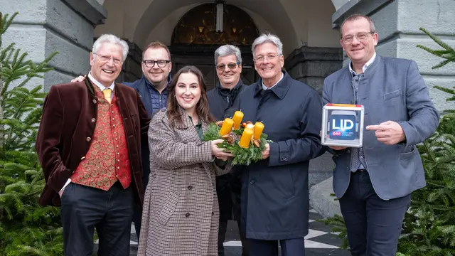 Richi Di Bernardo (Volkskultur Urgestein), Michael Riegler (Donau Versicherung), Elisabeth Bergmann (Licht ins Dunkel), Heinz Strohmayer (Volksbank Kärnten), Landeshauptmann Peter Kaiser und Wolfgang König (Veranstalter) | Foto: Dieter Arbeiter