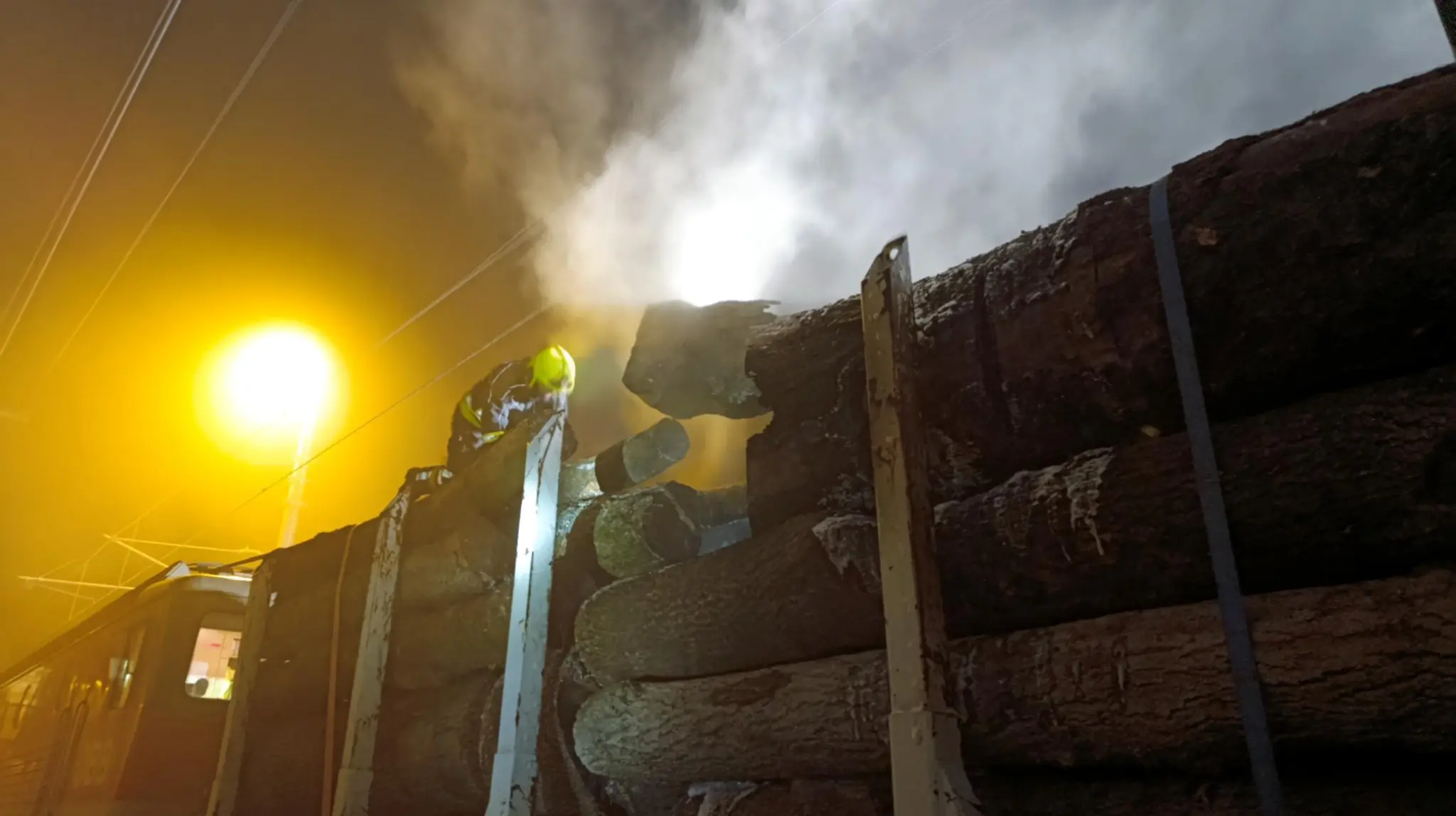 Image for Zwei Einsätze: Feuerwehr Aschbach nach Bankomatsprenung zu Brand ausgerückt