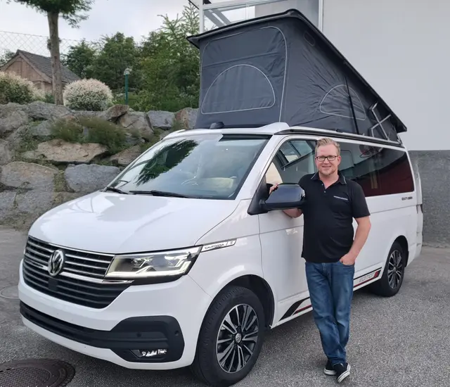 Harald Reiter handelt mit Fahrzeugen. Sein Werbeslogan: "Österreicher kauft sämtliche Fahrzeuge" | Foto: Lenz Cars