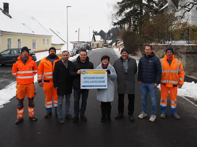 Lucas Vonwald (Straßenmeisterei Tulln)
Stefan Geier (Straßenmeisterei Tulln)
Harald Kaufmann (NÖ Straßendienst, Leiter der NÖ Straßenbauabteilung 2, Tulln)
Landtagsabgeordneter Andreas Bors (in Vertretung von LH-Stellvertreter Udo Landbauer)
Bürgermeisterin Anna Haider (Marktgemeinde Tulbing)
Vizebürgermeister Thomas Rizzi (Marktgemeinde Tulbing)
Michael Bamberger (Leiter der Straßenmeisterei Tulln)
Peter Hintermayer (Straßenmeisterei Tulln) | Foto: Straßendienst NÖ