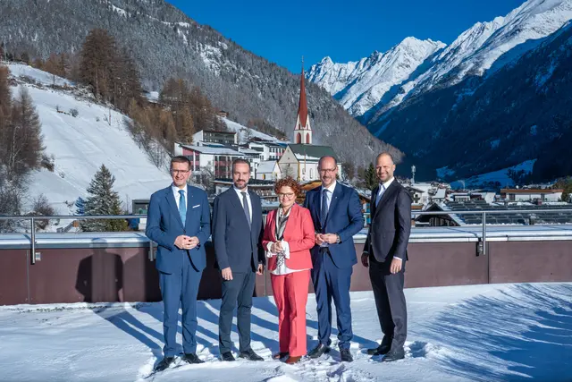  Im Bild v.l. Landesrat Markus Achleitner (Oberösterreich), Landeshauptfrau-Stellvertreter Stefan Schnöll, Staatssekretärin Elisabeth Zehetner, Landesrat Mario Gerber (Tirol) und Landesrat Marco Tittler (Vorarlberg) | Foto: Land Tirol/Danijel Jovanovic