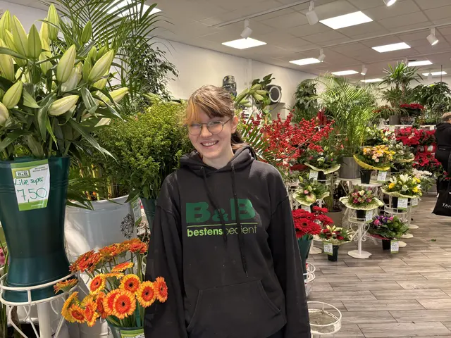 Floristin Katharina wünscht sich, dass auf die Liesinger Grünflächen achtgegeben wird. | Foto: Kautzky/MeinBezirk