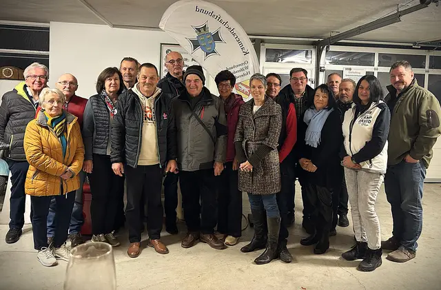 Leopold Schneider, Gabriele und Leopold Pusch, Christine Kohzina, Erich Embacher, Horst Höfner, Fritz Geyer, Erich Wallisch, Veronika Geyer, Simone Wurz, Hausherr Josef Maier, GR Adi Graf, Andrea Meißl. GR Manfred Herrmann, Johann Meißl, GR Martina Herrmann, Obmann Josef Kohzina. | Foto: Herta Schneider 
