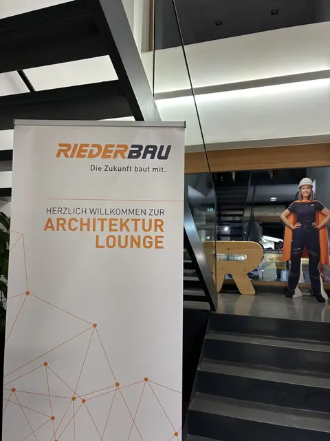 Der Eingangsbereich im Firmengebäude in Schwoich. | Foto: Riederbau