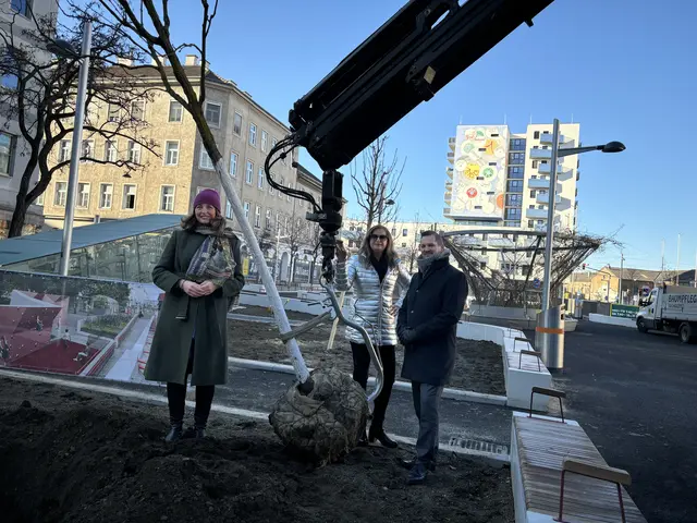v. l.: Neos-Klubobfrau Selma Arapović, Planungsstadträtin Ulli Sima und der Favoritner Bezirksvorsteher Marcus Franz (beide SPÖ). | Foto: Nathanael Peterlini/MeinBezirk