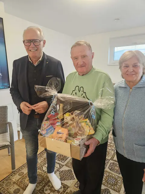 Vizebürgermeister Leopold Weinlinger, Jubilar Omelian Polikha samt Gattin | Foto: Marktgemeinde Absdorf