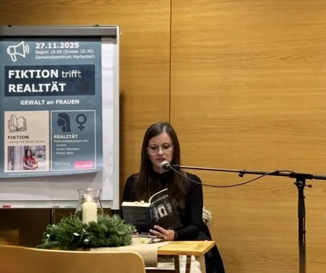Nicole Stranzl stellte ihre beiden Bücher „Galgenwald: Steirmark-Krimi" und „Vergangen: Flammen des Bösen" in einer Lesung vor. | Foto: MeinBezirk/Leonie Herrmann