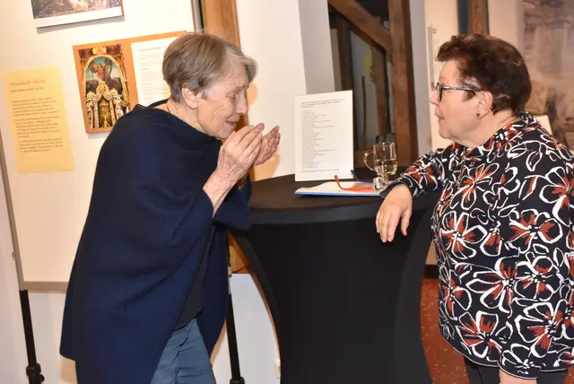 Eröffnet wurde im Heimathaus Stadtmuseum Perg die Ausstellung „Himmlische Boten - Engel begleiten durch die Zeit“.   | Foto: Robert Zinterhof