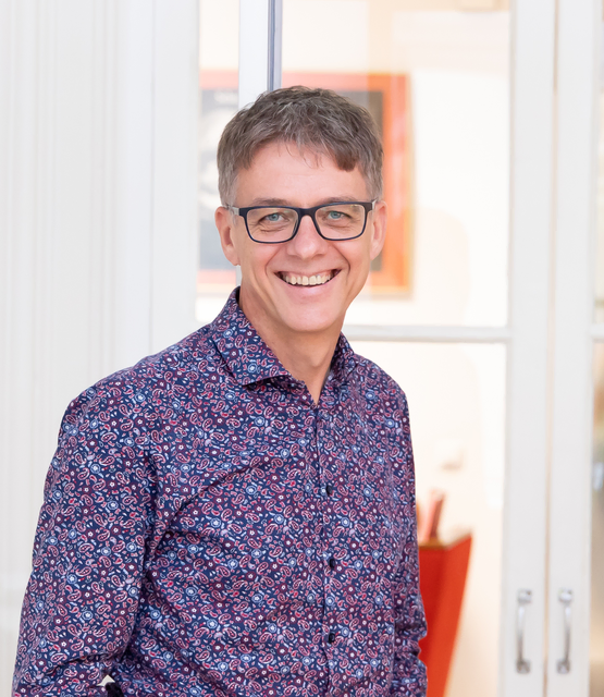 Manfred Rupp leitet seit zehn Jahren die Aids-Hilfe Steiermark. Aktuell steht er angesichts von Förderkürzungen vor großen Herausforderungen, will das Ruder aber bestmöglich "in der Hand behalten". | Foto: Aids-Hilfe Steiermark/Oliver Wolf