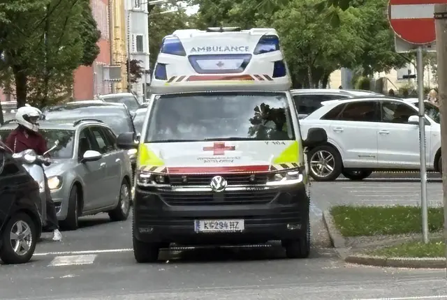 Zwei der drei am Unfall beteiligten Fahrzeuglenkerinnen seien verletzt worden. (Symbolfoto)  | Foto: MeinBezirk/Lea Kainz