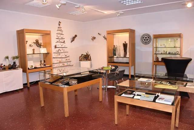 Eröffnet wurde im Heimathaus Stadtmuseum Perg die Ausstellung „Himmlische Boten - Engel begleiten durch die Zeit“.   | Foto: Robert Zinterhof