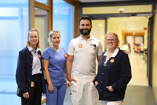 Die orange Beleuchtung des Universitätsklinikums Tulln macht im Aktionszeitraum sichtbar auf Gewalt in all ihren Formen aufmerksam und setzt ein starkes Zeichen für Opferschutz und Sensibilisierung. | Foto: UK Tulln