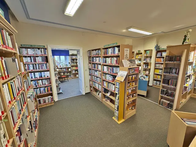 Kundinnen und Kunden der Bücherei Kraubath können aus einem vielfältigen Angebot an elektronischen wie gebundenen Medien wählen und diese entlehnen. | Foto: Bücherei Kraubath