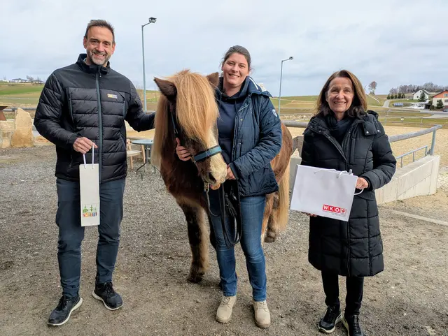 Stadtrat Thomas Weiss, Timea Staufer-Baumgärtner und Bezirksstellenobfrau Anne Blauensteiner | Foto: privat