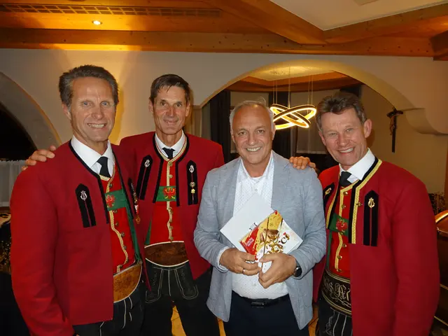 V.l.n.r: Bürgermeister und Ehrenobmann der MK Hatting Dietmar Schöpf, Obmann der MK Hatting Gerhard Krug, frisch ernannter Ehrenkapellmeister der MK Hatting Christian Zoller, Kapellmeister der MK Hatting Peter Kostner. | Foto: Markus Geyr