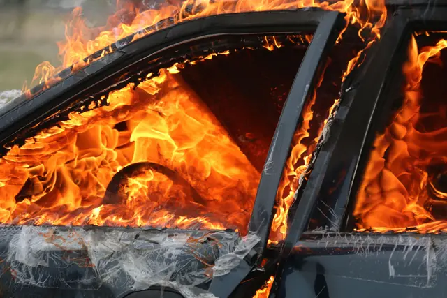 In Vorau ist am frühen Donnerstagabend ein in einer Garage abgestellter Pkw völlig ausgebrannt. Der Sachschaden ist enorm. (Symbolfoto) | Foto: Österreichischer Bundesfeuerwehrverband