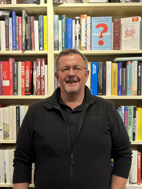 Christoph Eckl wünscht sich, dass wieder mehr im lokalen (Buch-)Handel eingekauft wird. | Foto: Mathias Kautzky/MeinBezirk