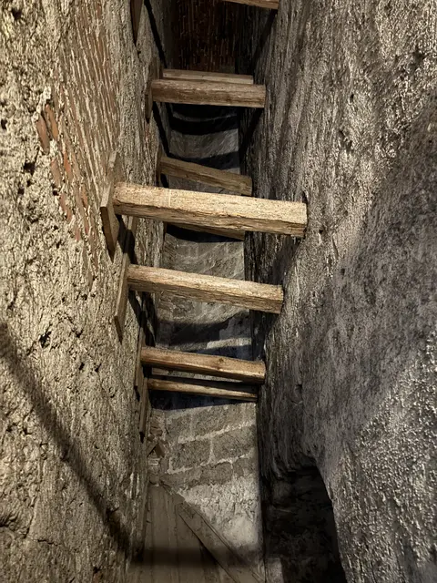 Die versteckten Wartungsgänge der Kirche wurden bereits saniert.  | Foto: Anja Kern