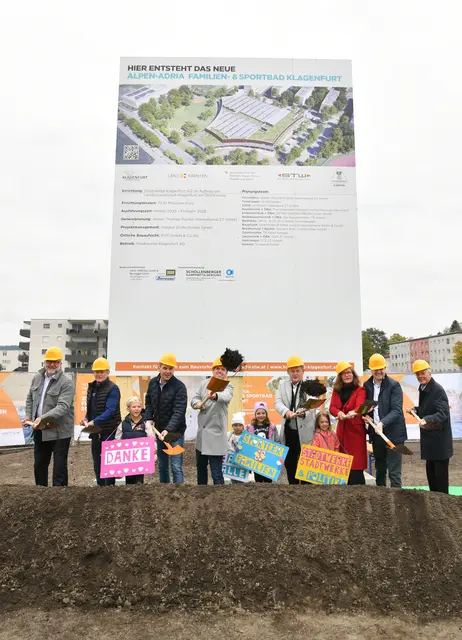  v.l.: STW-Vorstand Erwin Smole, Arno Arthofer, Philip Kucher, Vize-Bgm. Ron Rabitsch, Bürgermeister Christian Scheider, STR Constance Mochar, Vize-Bgm. Patrick Jonke und Landeshauptmann Peter Kaiser beim Spatenstich. | Foto: Bernhard Horst